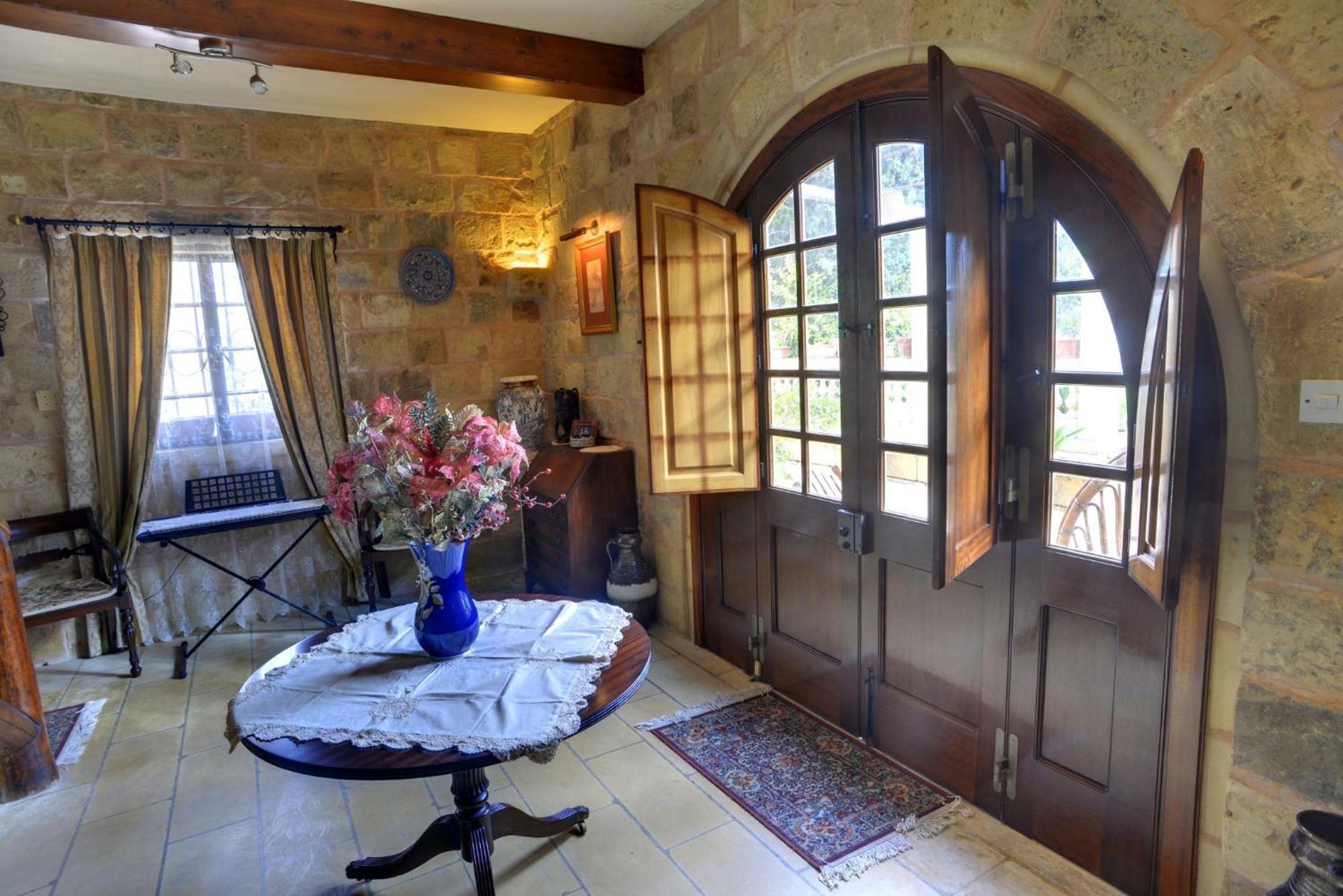 Ta' Bertu Host Family Bed&Breakfast Ħal Far Exterior foto